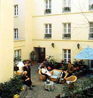 2 photo hotel LE PATIO ST ANTOINE HOME PLAZZA, Paris, France