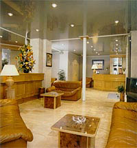 2 photo hotel AU GRAND HOTEL FRANCAIS, Paris, France