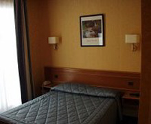 3 photo hotel AU GRAND HOTEL FRANCAIS, Paris, France