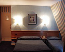 5 photo hotel AU GRAND HOTEL FRANCAIS, Paris, France