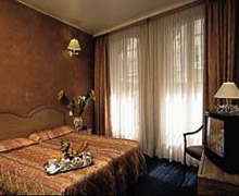 2 photo hotel HOTEL LEBRON, Paris, France