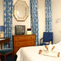 7 photo hotel HOTEL DES TUILERIES, Paris, France