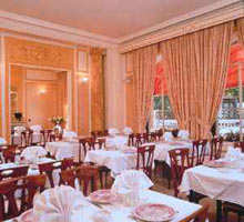 2 photo hotel GOLDEN TULIP LITTLE PALACE, Paris, France