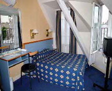 2 photo hotel COMFORT HOTEL PLACE DU TERTRE, Paris, France