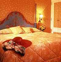 4 photo hotel HOTEL PAVILLON DE LA REINE, Paris, France