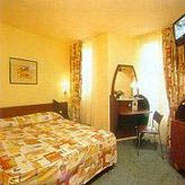 2 photo hotel PAVILLON VILLIERS ETOILE, Paris, France